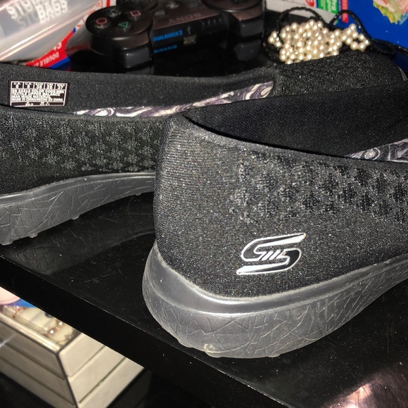 Skechers~air cooled memory foam~ Women's Black Memory Foam Shoes~8 - Picture 3 of 13